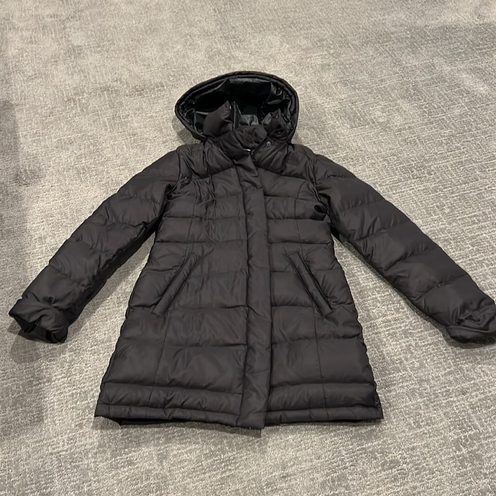 Women’s medium North Face puffy down jacket